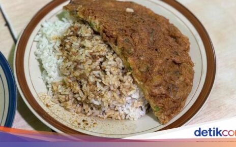 Puas! Makan Nasi Telur Dadar Porsi Brutal Rp 14.000 di Area Pasar
