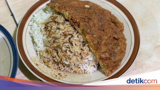 Puas! Makan Nasi Telur Dadar Porsi Brutal Rp 14.000 di Area Pasar