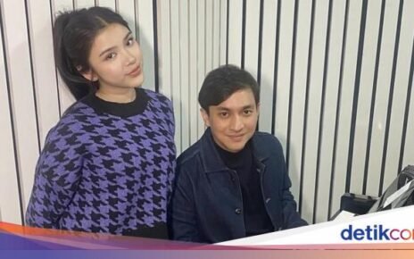 Keseruan Yovie Widianto Nongkrong Bareng Musisi Legendaris di Kafe