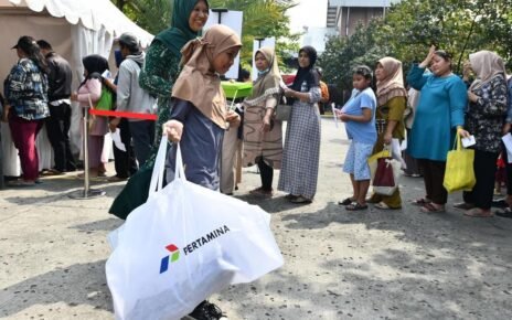 Bagikan Seribu Seragam Sekolah, Pertamina Tebar Energi HUT RI ke-80