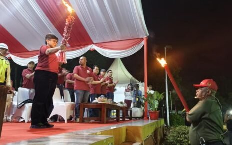 Ribuan Warga Antusias Ikuti Pawai Obor INALUM di HUT ke-80 RI