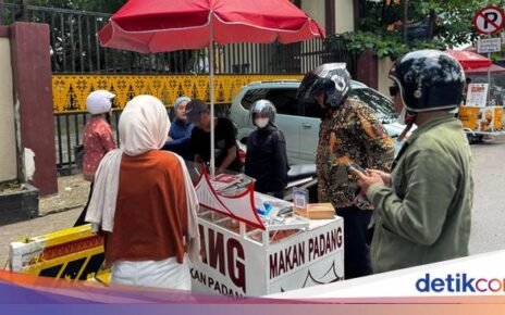 Anti Mainstream! 3 Penjual Nasi Padang Pakai Sepeda hingga Mobil Pick-up