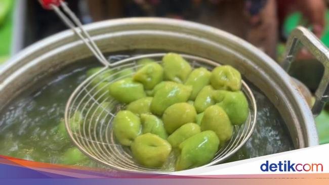 Jajan Klepon Gianyar Legendaris di Festival 'Kampoeng Legenda'