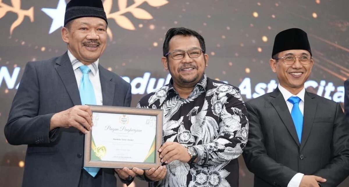 Bedu Terima Penghargaan Artis Peduli Zakat, Ajak Warga Gunakan Baznas
