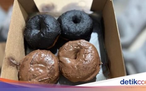 Pinkan Mambo Jualan Pisang Goreng Madu, 1 Biji Harganya Rp 30 Ribu!