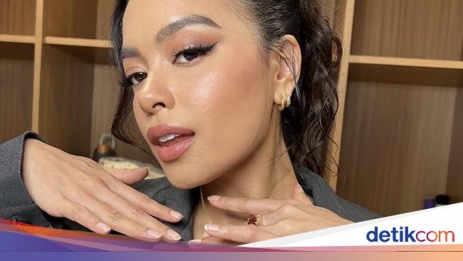 Eva Celia Kulineran Bareng Sophia Latjuba dan Demas Narawangsa