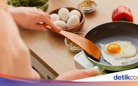 Catat, Bu! 5 Makanan Ini Sebaiknya Jangan Dimasak di Wajan Anti Lengket