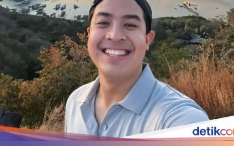 Potret Jerome Polin Minum Kopi hingga Matcha saat Liburan