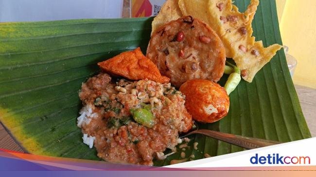 Legendaris di Madiun! Ini Pecel Mbok Kuning yang Sedap Sejak 1965