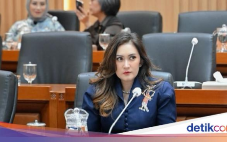 Potret Nafa Urbach Makan Mie Ayam hingga Jajan Cireng