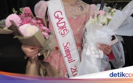 10 Potret Putri Cantik Cut Tari, Sydney Azkassyah saat Kulineran