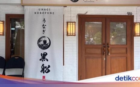Antre Sebulan Demi Cicip Unagi Butter Favorit Raditya Dika dan Sheila Dara