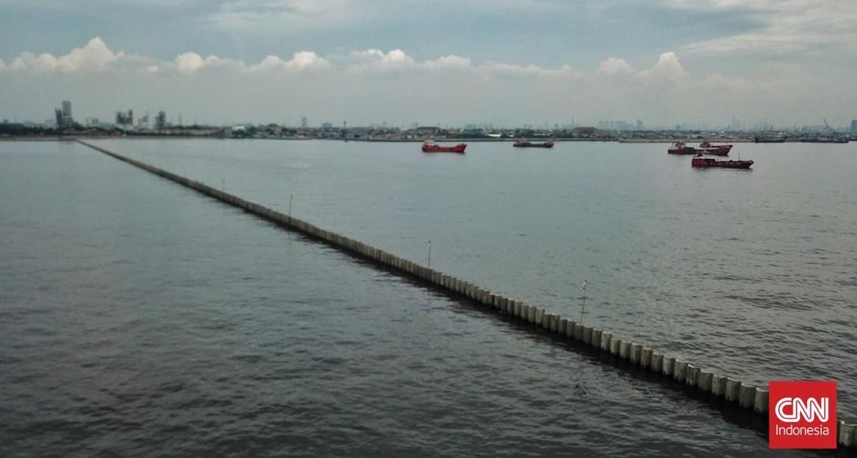 Nelayan Ngeluh Tangkapan Ikan Anjlok 70% Imbas Tanggul Beton Cilincing