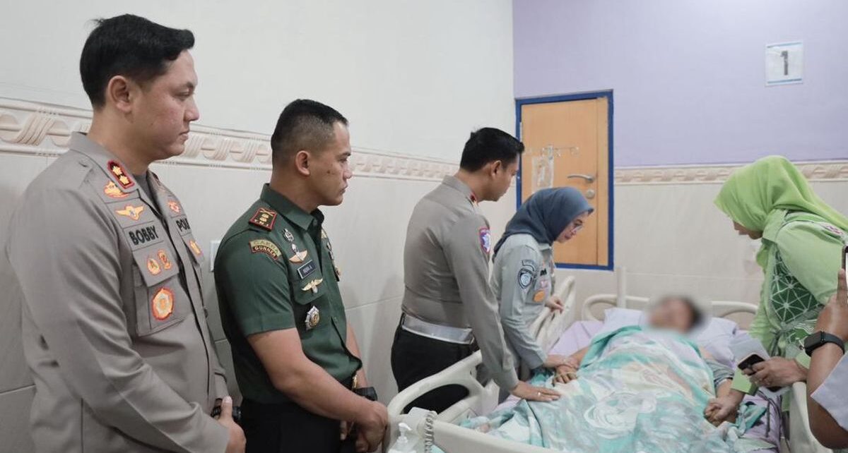 Usai Survei TKP, Bos Jasa Raharja Jenguk Pasien Luka Bus Wisata Nakes