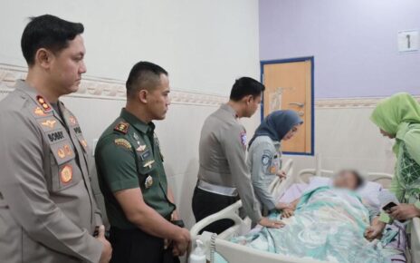 Usai Survei TKP, Bos Jasa Raharja Jenguk Pasien Luka Bus Wisata Nakes