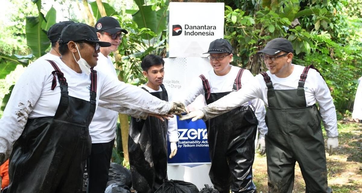 Telkom Gandeng Pandawara pada Aksi River Clean Up di Sungai Cioray