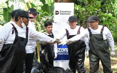 Telkom Gandeng Pandawara pada Aksi River Clean Up di Sungai Cioray