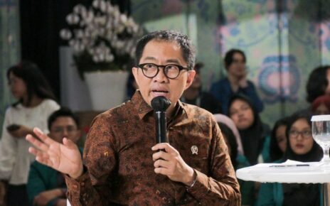 Wamenperin Sambut Cukai Rokok Tak Naik Tahun Depan