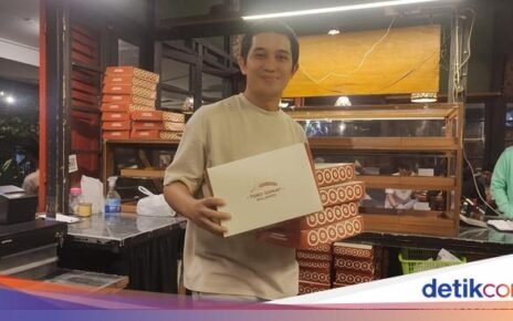 Dulu Jualan Roti-Kucing Ras, Kini Akbar Azhari Jadi Juragan Donat di Garut