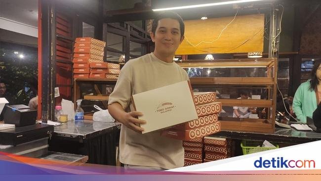 Dulu Jualan Roti-Kucing Ras, Kini Akbar Azhari Jadi Juragan Donat di Garut