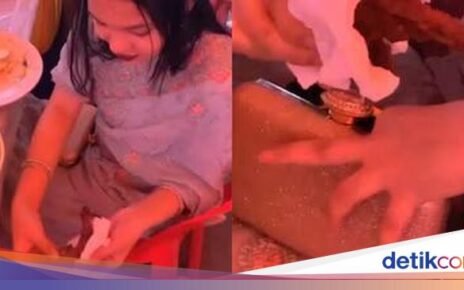 Nyeleneh! Tamu Pesta Bungkus Paha Ayam dan Dimasukkan ke Tas