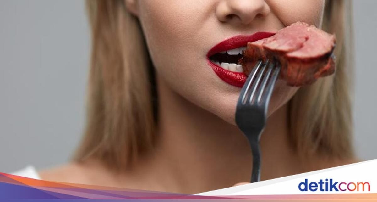 Tetap Anggun Saat Hadapi Makanan Alot di Jamuan Resmi, Ini Caranya!