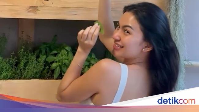 Pesona Ariel Tatum Saat Masak Steak, Tampil Cantik dan Elegan