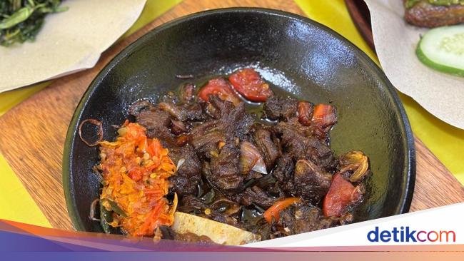 Iga Bakar yang Baru Buka di Tebet Ini Laris 30 Kg Setiap Harinya!