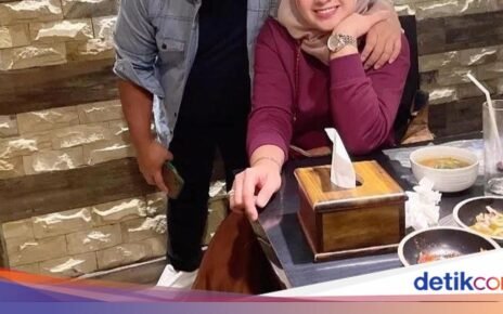 Doyan Jajan! Komedian Bedu Ngemil Siomay Pink hingga Kue Putu