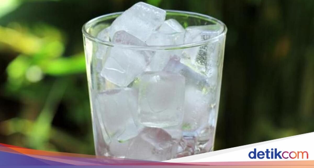Hati-hati! Kebiasaan Ngunyah Es Batu Ternyata Indikasi Gangguan Ini
