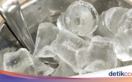 Awas Salah Pilih! Ini Cara Membedakan Es Batu dari Air Mentah dan Matang