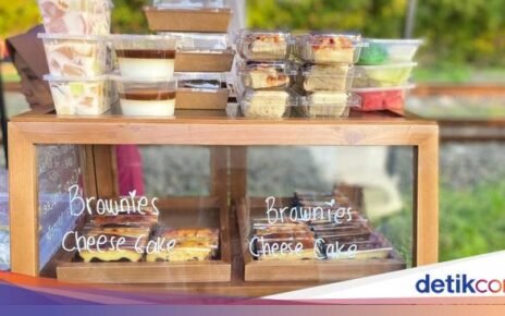 Ada Brownies dan Cheesecake Rp 10 Ribuan di Pinggir Rel Kereta Bintaro