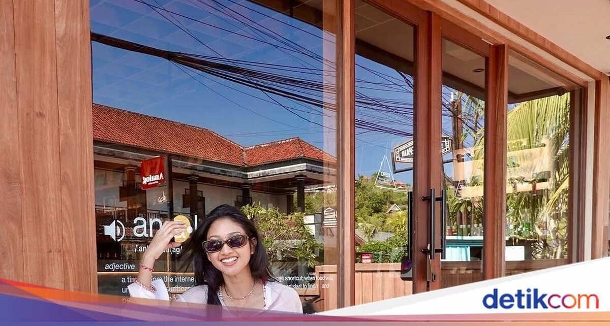 Rising Star Claresta Taufan Hobi Hangout di Kafe Bali