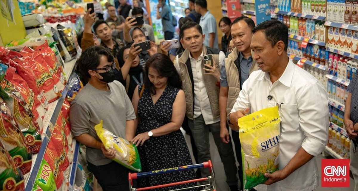 Dirut Bulog Sidak Distribusi Beras SPHP di Ritel Modern