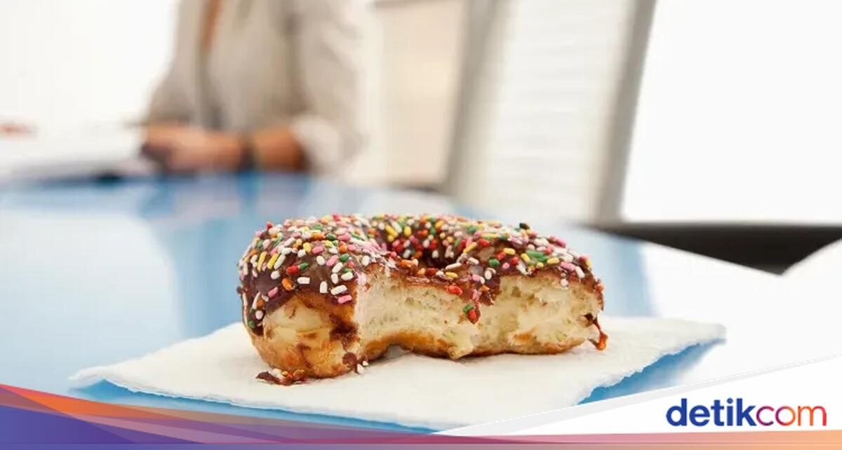 Makan Sisa Donat Terakhir, Wanita Ini Dicuekin Rekan Kerjanya
