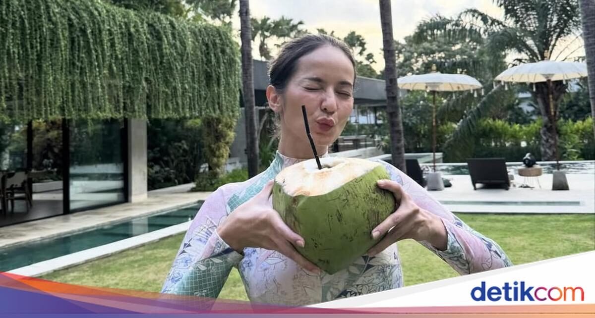 Enzy Storia Kulineran Bareng Bestie, Minum Matcha hingga Piknik Seru