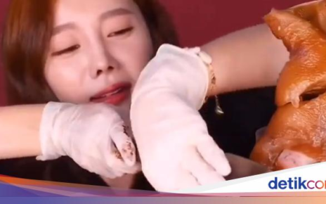 10 Aksi Nekat Vlogger Mukbang Ekstrem, Makan Kepala Babi hingga Ular