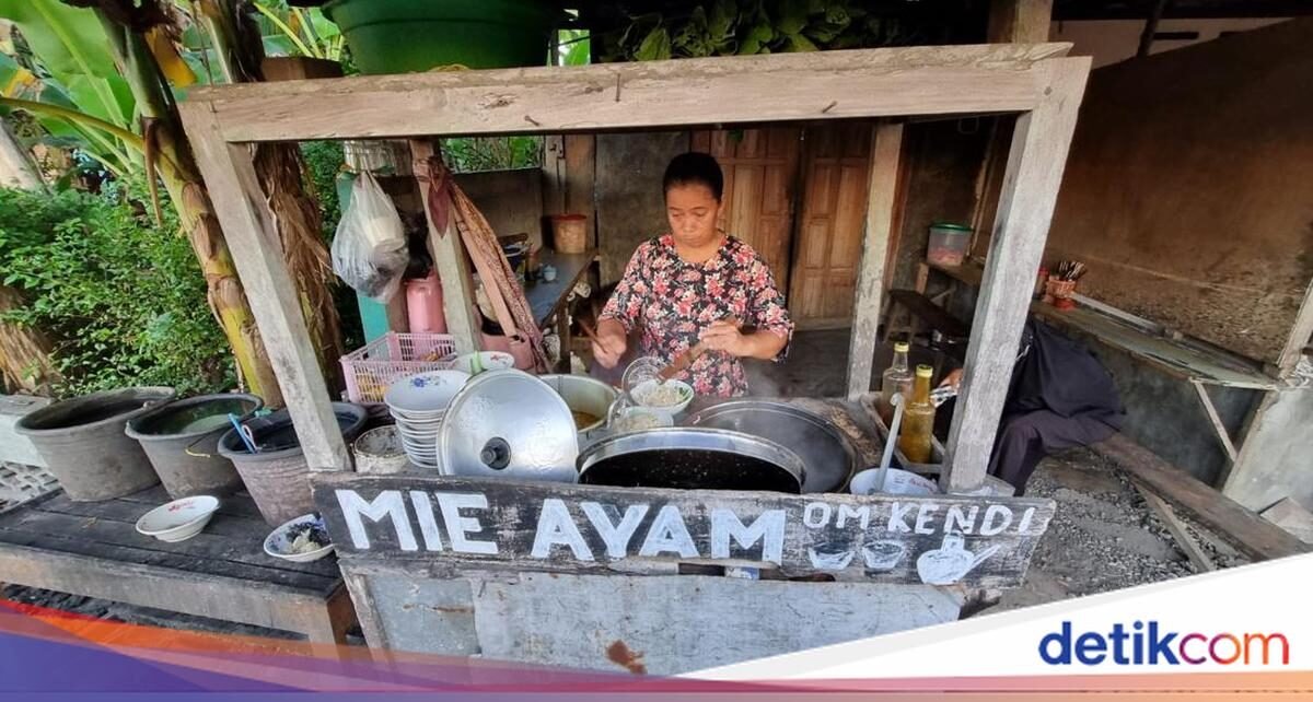 Murahnya Kebangetan! Warung Ini Tawarkan Mi Ayam Rp 4 Ribu Seporsi