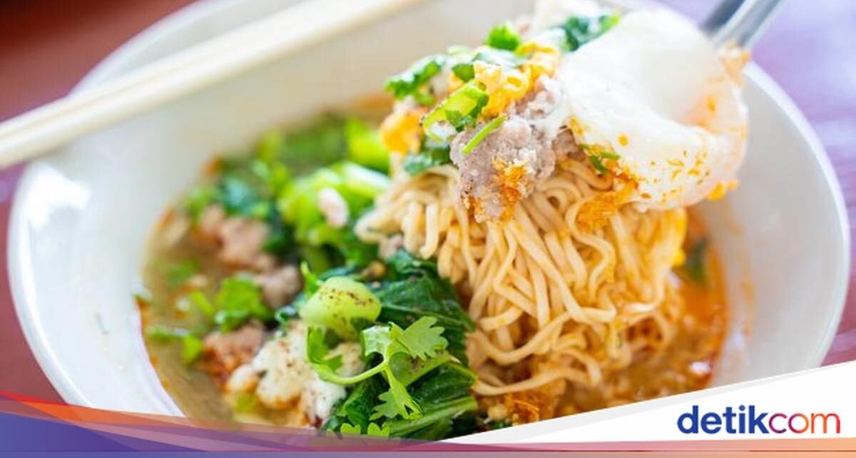 Racikan Mie Instan Ini Viral Berkat Novel, Kuncinya Pakai Kulit Ayam