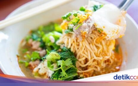 Racikan Mie Instan Ini Viral Berkat Novel, Kuncinya Pakai Kulit Ayam