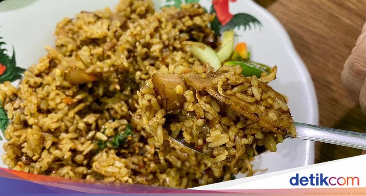 Gurih Smokey! Nasi Goreng Bikinan Mantan Chef Solaria hingga Bakmi GM