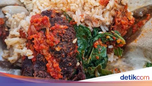 4 Alasan Porsi Nasi Padang Bungkus Lebih Banyak daripada Makan di Tempat