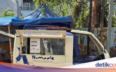 Ada Es Kopi Segar 'Ngumpet' di Tengah Gedung-gedung Sudirman