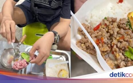 Unik! Di Pasar Malam Thailand Ada Permainan Masak-masakan