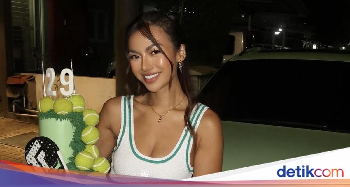 Potret Sanly Liu, 'Miss Universe Indonesia 2025' Saat Kulineran di Luar Negeri