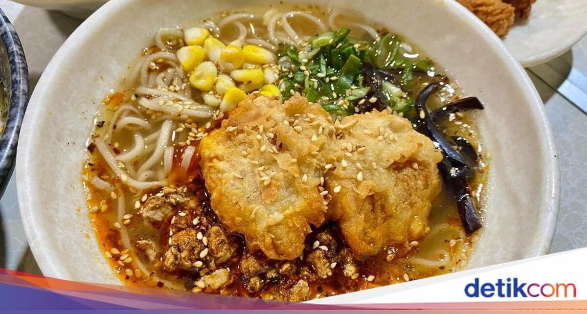 Diracik oleh Mantan Chef, 5 Ramen Kaki Lima Ini Rasanya Jadi Mewah