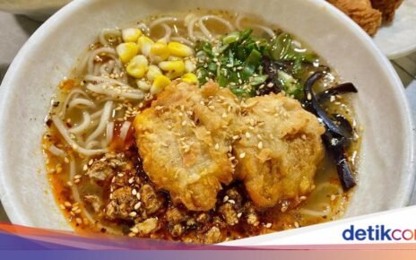 Diracik oleh Mantan Chef, 5 Ramen Kaki Lima Ini Rasanya Jadi Mewah