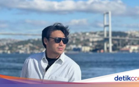 Rob Clinton Hobi Blusukan Makan Soto Legendaris hingga Nasi Warteg