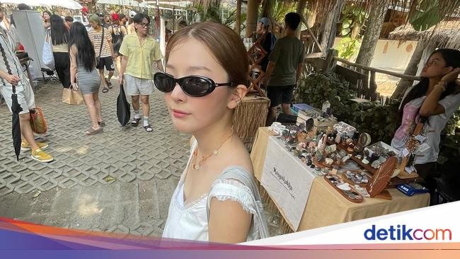 Seulgi Red Velvet Liburan ke Bali, Asyik Bakar Jagung dan Makan Bakso