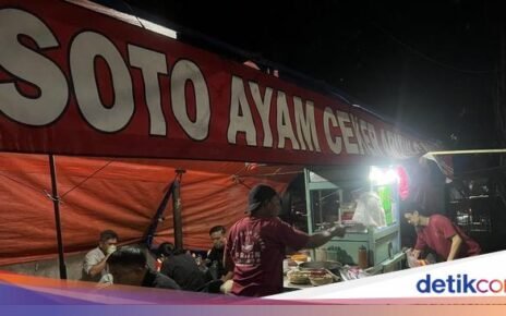 Slurrp! Ada Soto Ayam Ceker Legendaris di Gandaria Langganan Pejabat